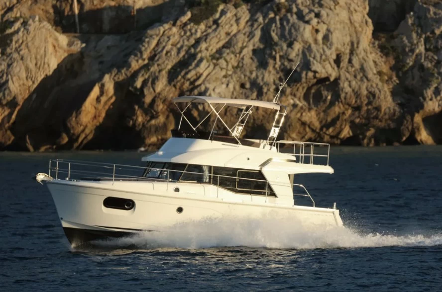博纳多（Beneteau）思乐35拖网飞桥游艇