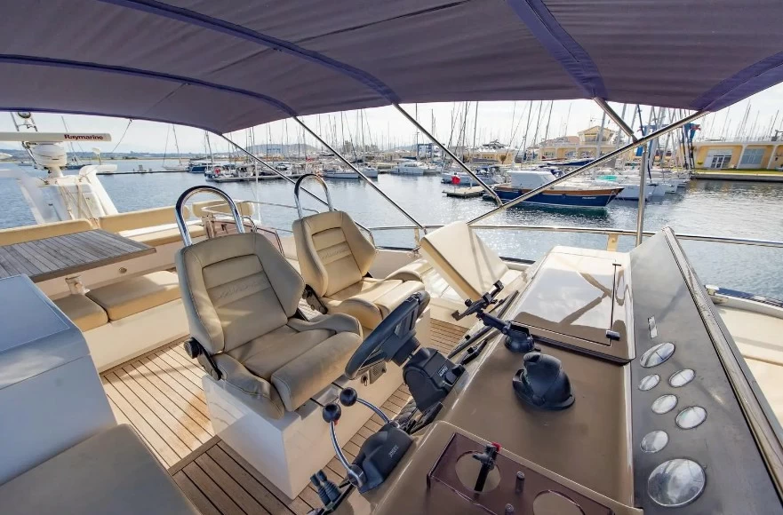 菲尔兰（Fairline）Squadron55中型二手游艇飞桥区