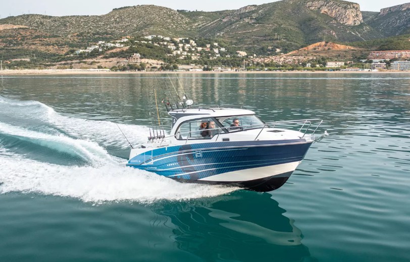 博纳多Beneteau Antares 8 钓鱼艇（价格40万起）