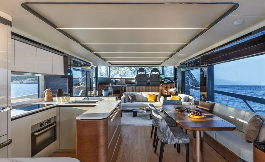 雅舶仕（Absolute）Navetta64飞桥探险游艇主甲板