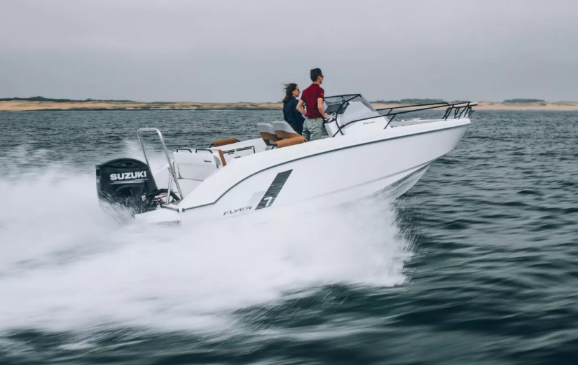博纳多(Beneteau)飞扬7阳光甲板型动力艇（25万）