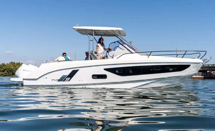 博纳多Beneteau 飞扬9阳光甲板型游艇（60万起）