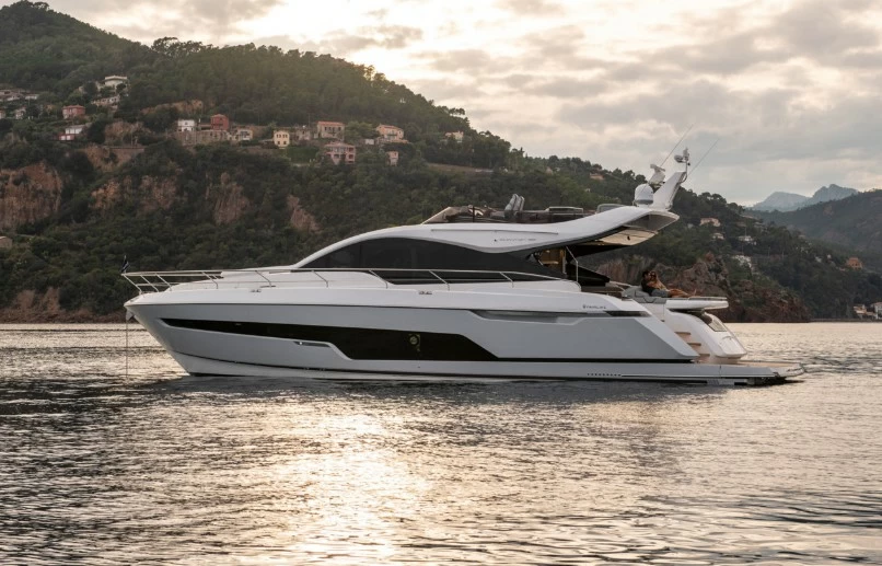 菲尔兰（Fairline）Phantom65豪华运动游艇