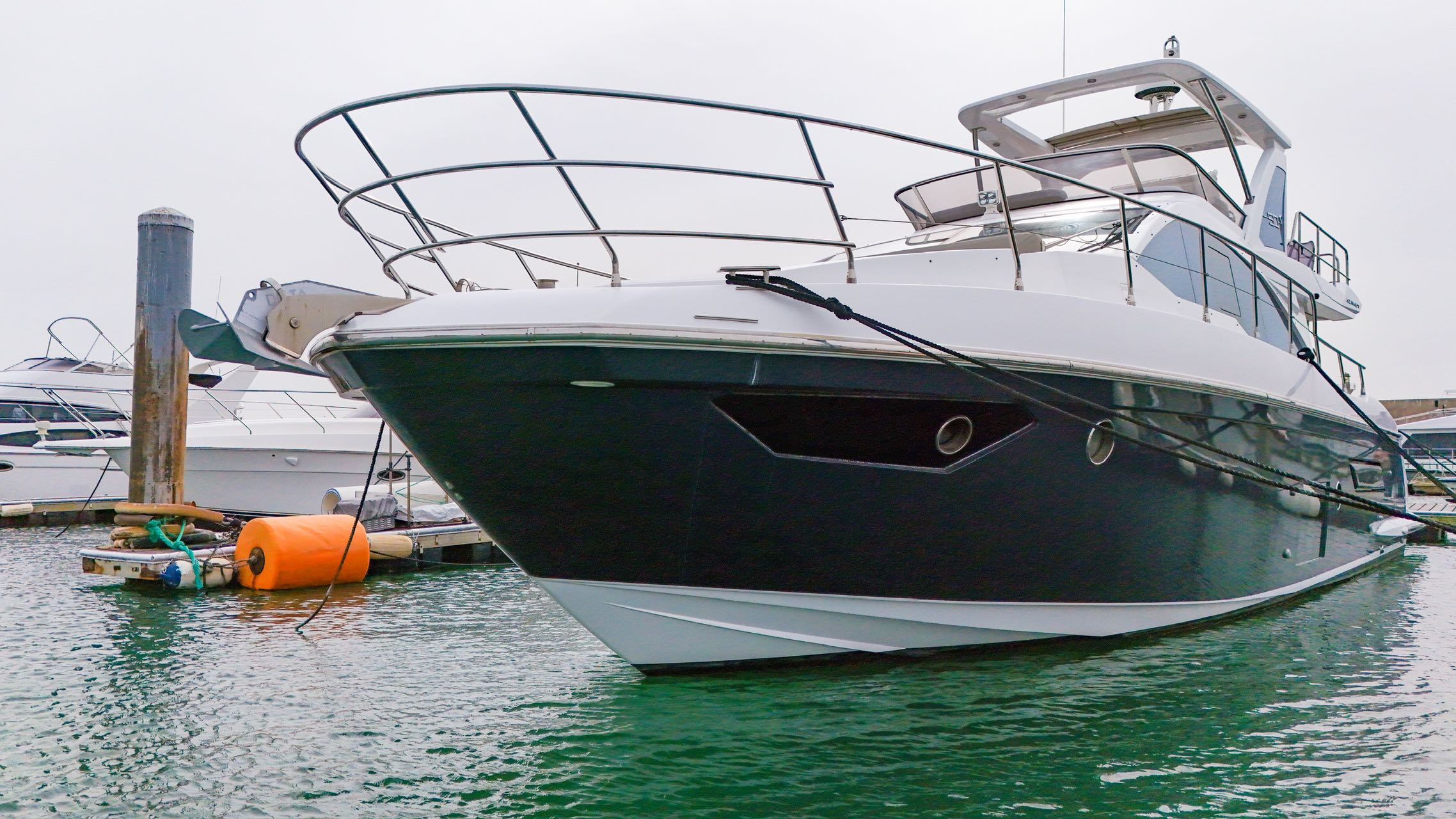2020款阿兹慕Azimut 50游艇，半价680万（几乎全新）