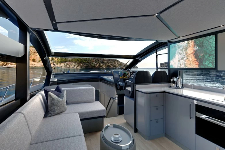圣汐克(Sunseeker)Predator55机动游艇主甲板布局