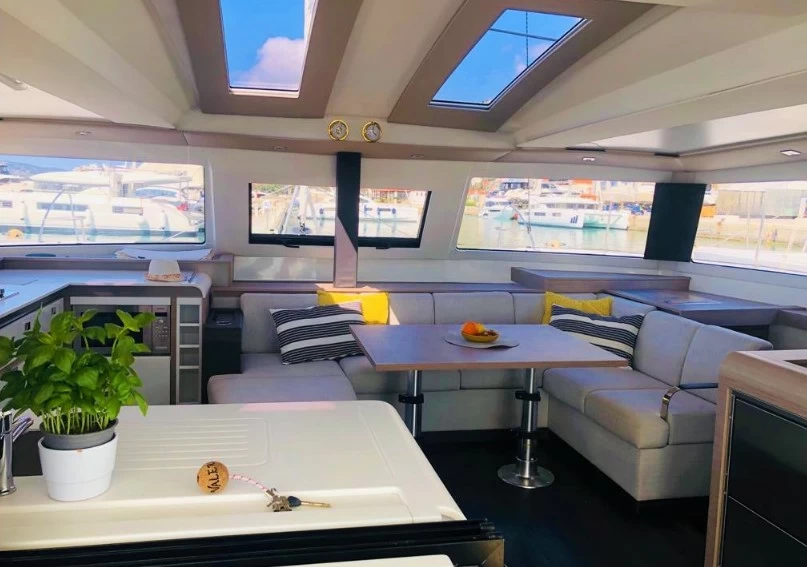 枫丹白露(Fountaine Pajot)Elba 45双体巡航帆船豪华沙龙
