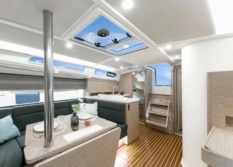 汉斯（Hanse）388中型帆船豪华沙龙