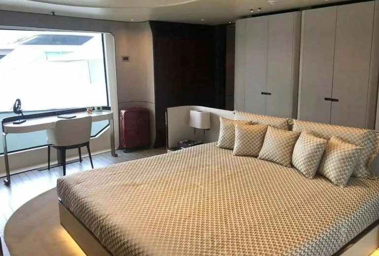 阿兹慕grande35m游艇豪华客舱