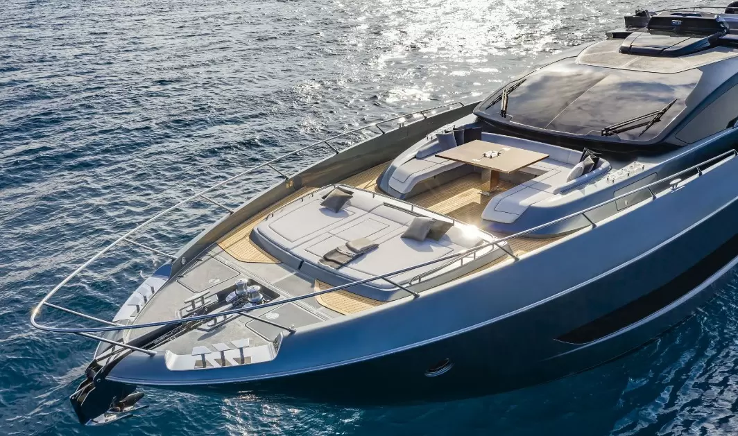 Riva 88' Florida豪华运动游艇船首座位区