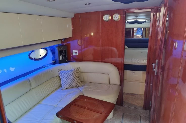 菲尔兰（Fairline）Targa37二手运动游艇船舱内部沙龙