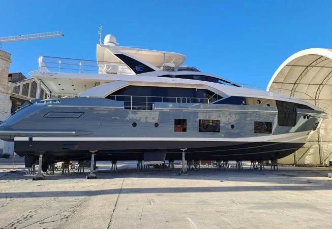 阿兹慕Grande 27M：2019年豪华二手飞桥游艇，现价4300万元