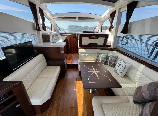 卡帝尔（Galeon）430HTC二手运动游艇主甲板布局