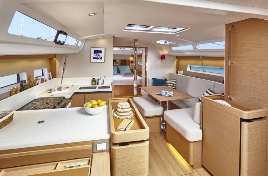 亚诺(Jeanneau)SunOdyssey440中型巡航帆船船舱布局