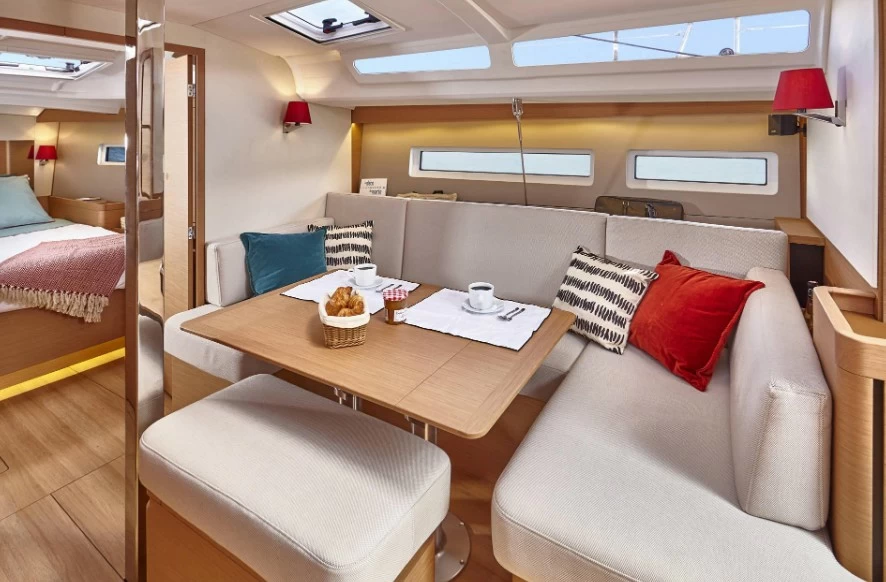 亚诺(Jeanneau)SunOdyssey440中型巡航帆船沙龙