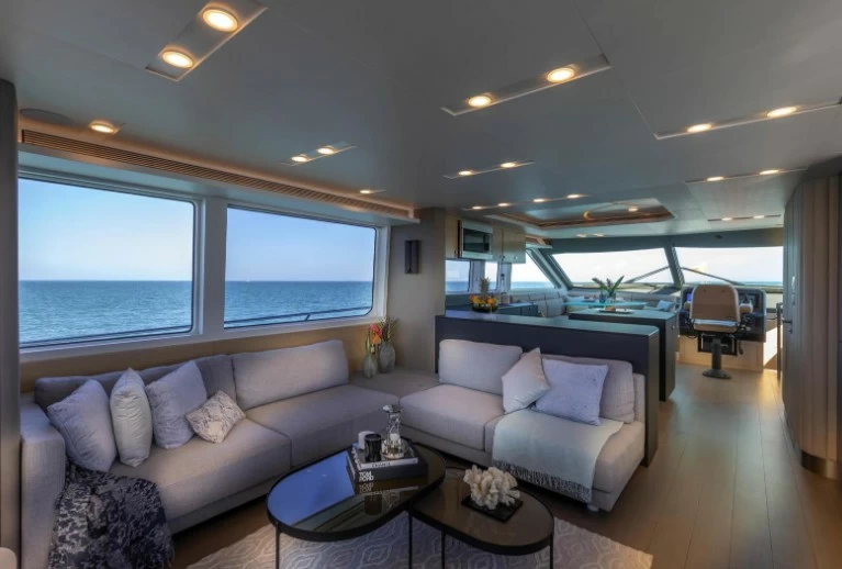 显利(CL Yachts)CLB72二手豪华飞桥游艇豪华沙龙