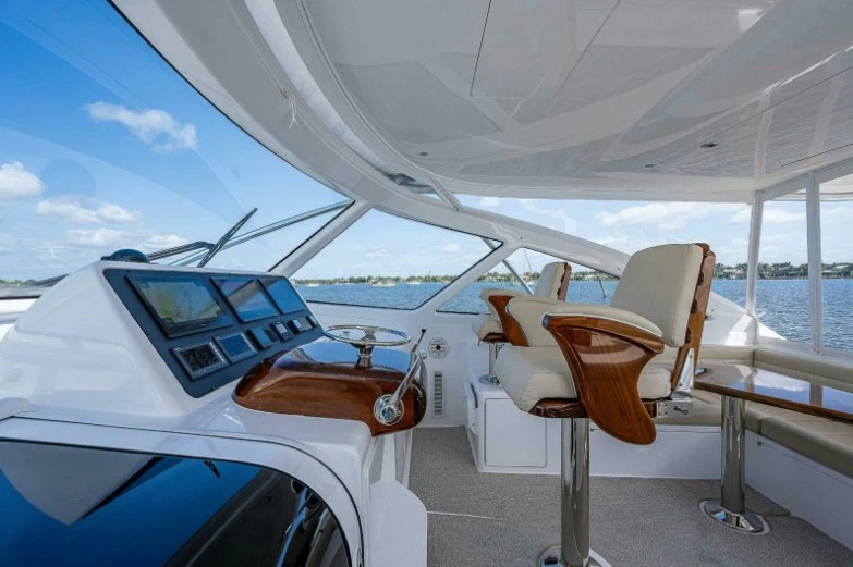 Viking 44 Open二手钓鱼游艇驾驶区域