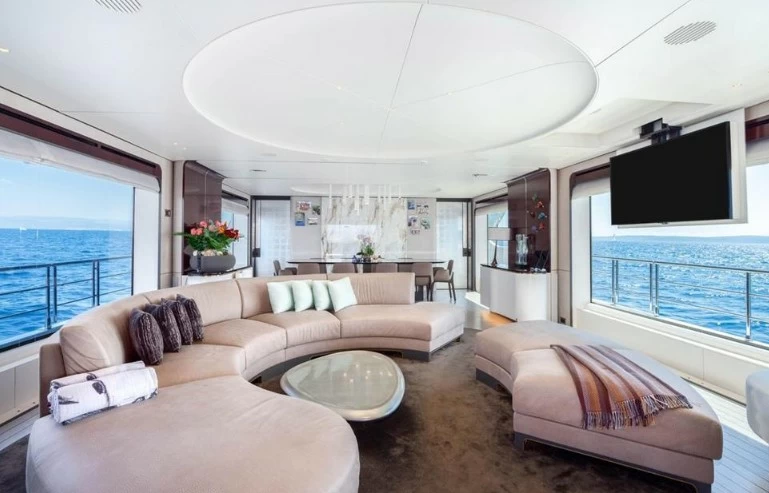 阿兹慕（Azimut）Grande 35M二手豪华飞桥游艇豪华沙龙