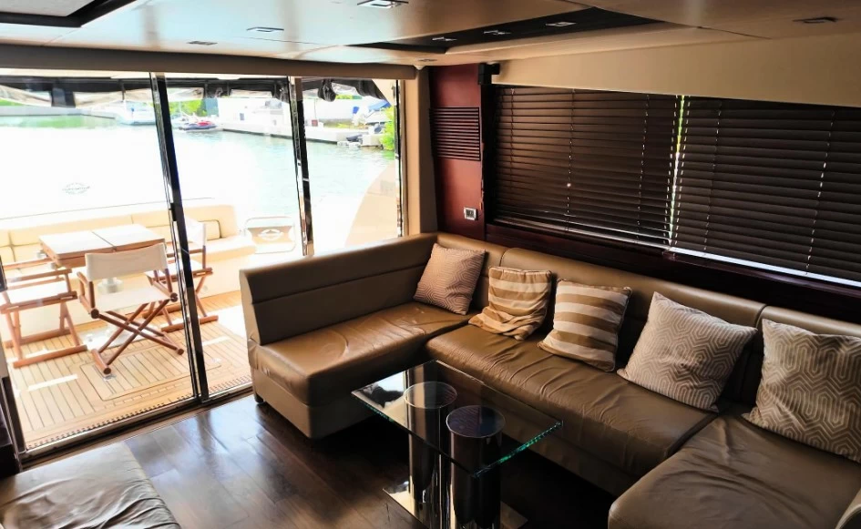 圣汐克（Sunseeker）Manhattan63二手飞桥游艇豪华沙龙