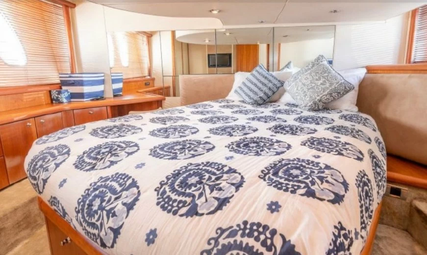 圣汐克（Sunseeker）Predator52二手运动游艇客舱