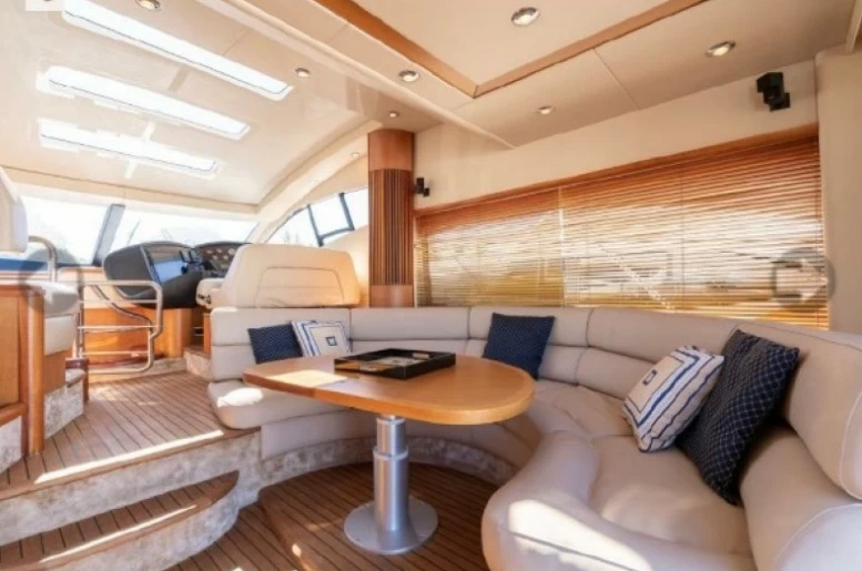 圣汐克（Sunseeker）Predator52二手运动游艇豪华沙龙