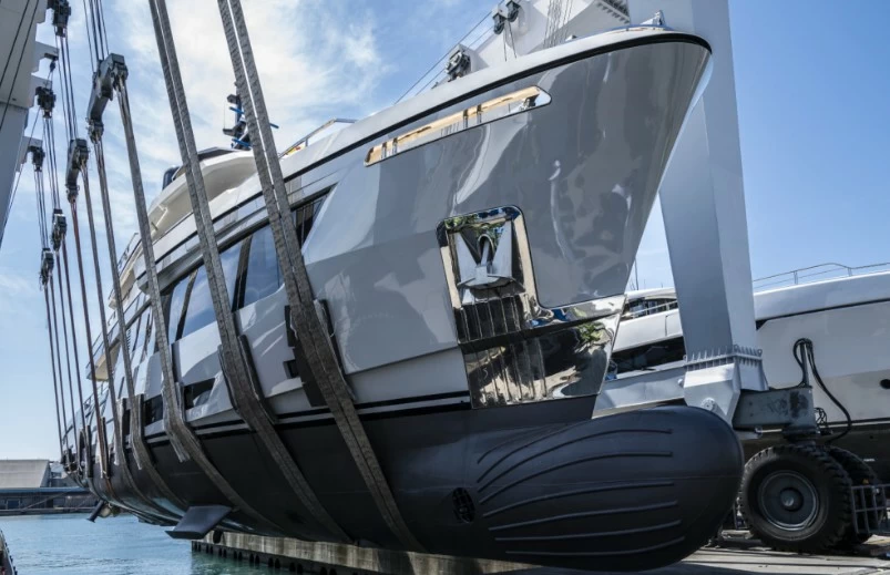全新42米Crossover探险游艇“M/Y Big Naan”
