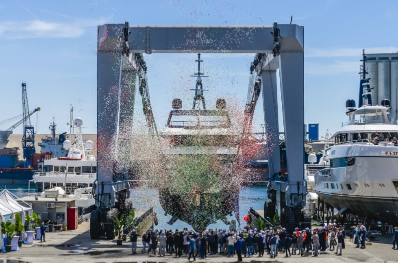 Columbus发布全新42米Crossover探险游艇“M/Y Big Naan”