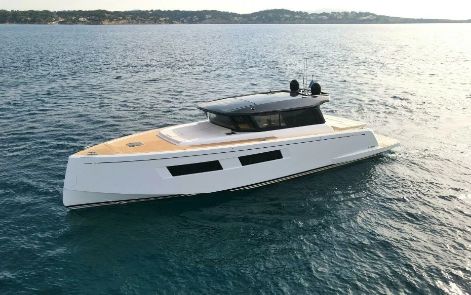 Pardo GT52二手硬顶游艇价格1450万元，三舱配置，动力强劲