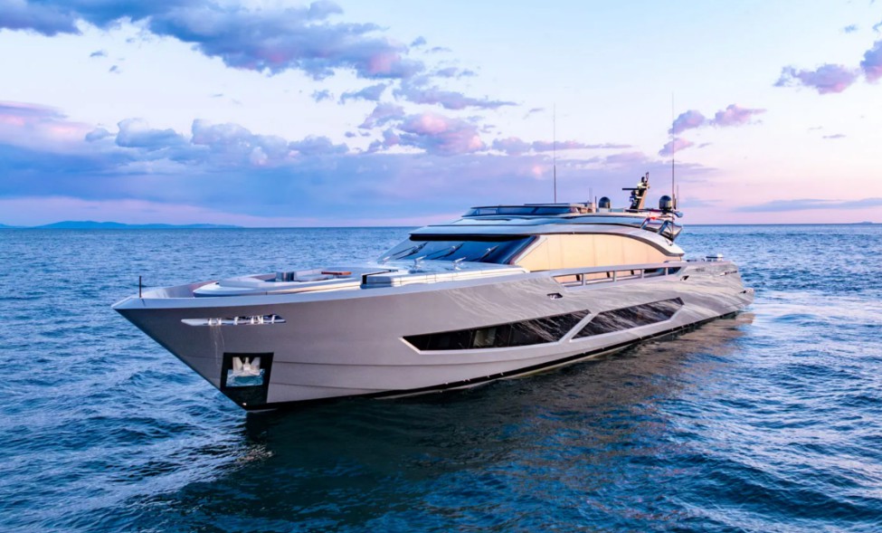 意大利AB Yachts全新高速旗舰AB 130 “Effe”完成首次交付