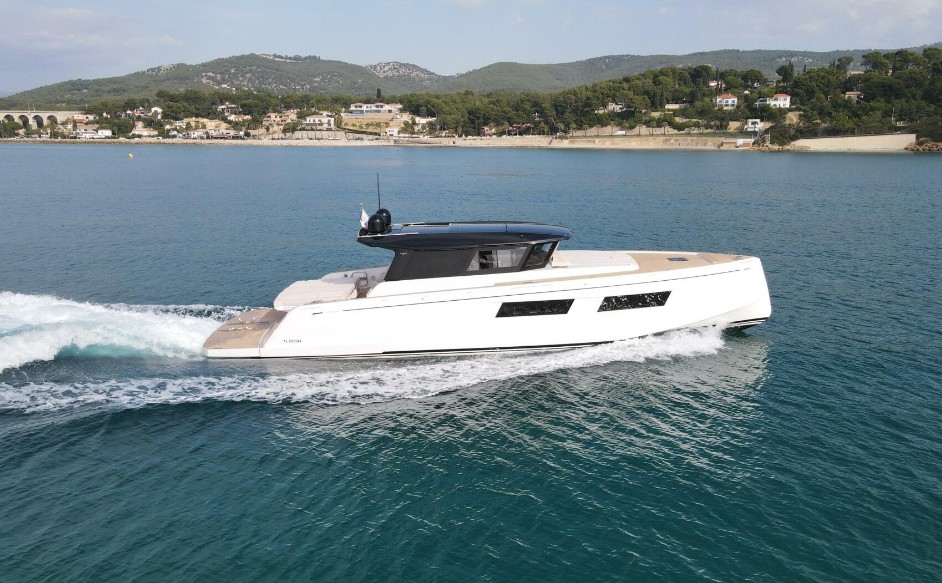 Pardo GT52二手硬顶游艇价格1450万元，三舱配置，动力强劲