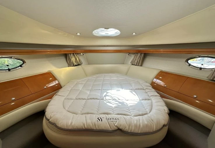 菲尔兰（Fairline）Phantom46二手飞桥游艇客舱