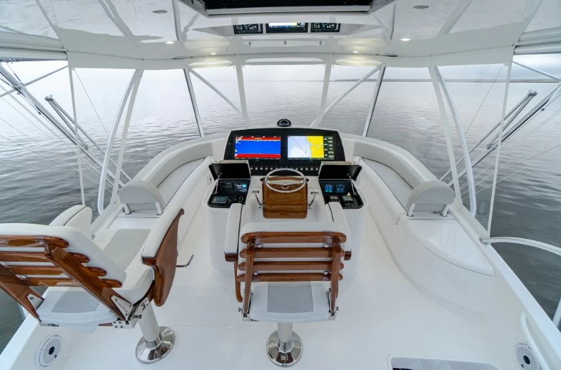 Viking 54Convertible中型运动钓鱼游艇驾驶区