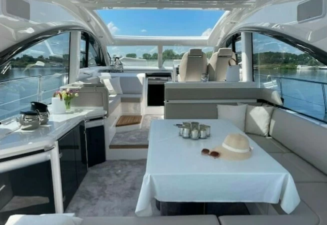 菲尔兰(Fairline)Targa53二手开放式游艇主甲板布局