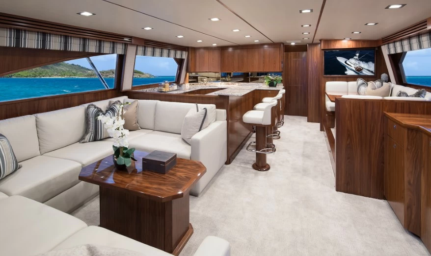 Viking 72EB封闭式飞桥钓鱼艇豪华沙龙