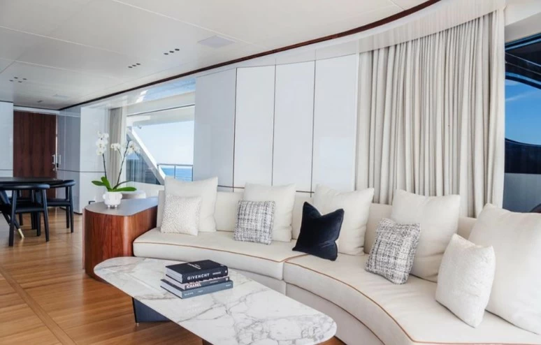 贝尼蒂(Benetti)Oasis 40M二手超级飞桥游艇豪华沙龙